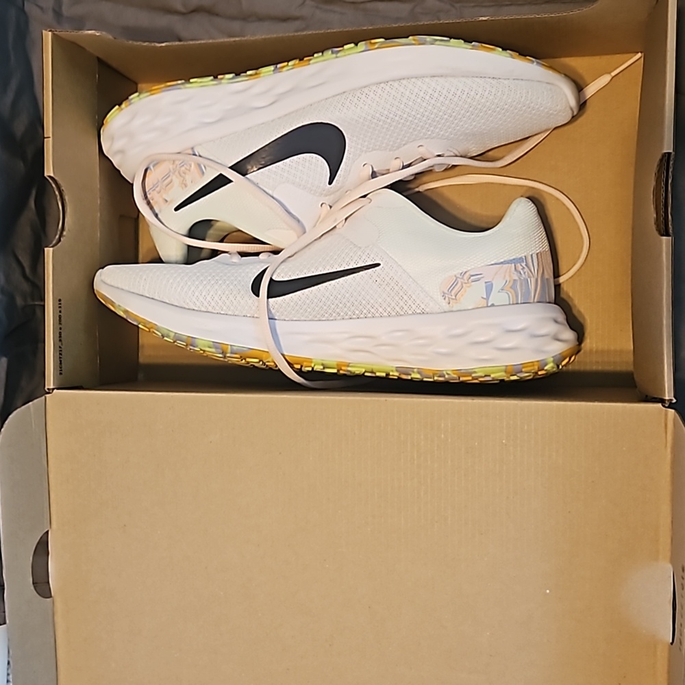 Nike Revolution 6 NN PRM